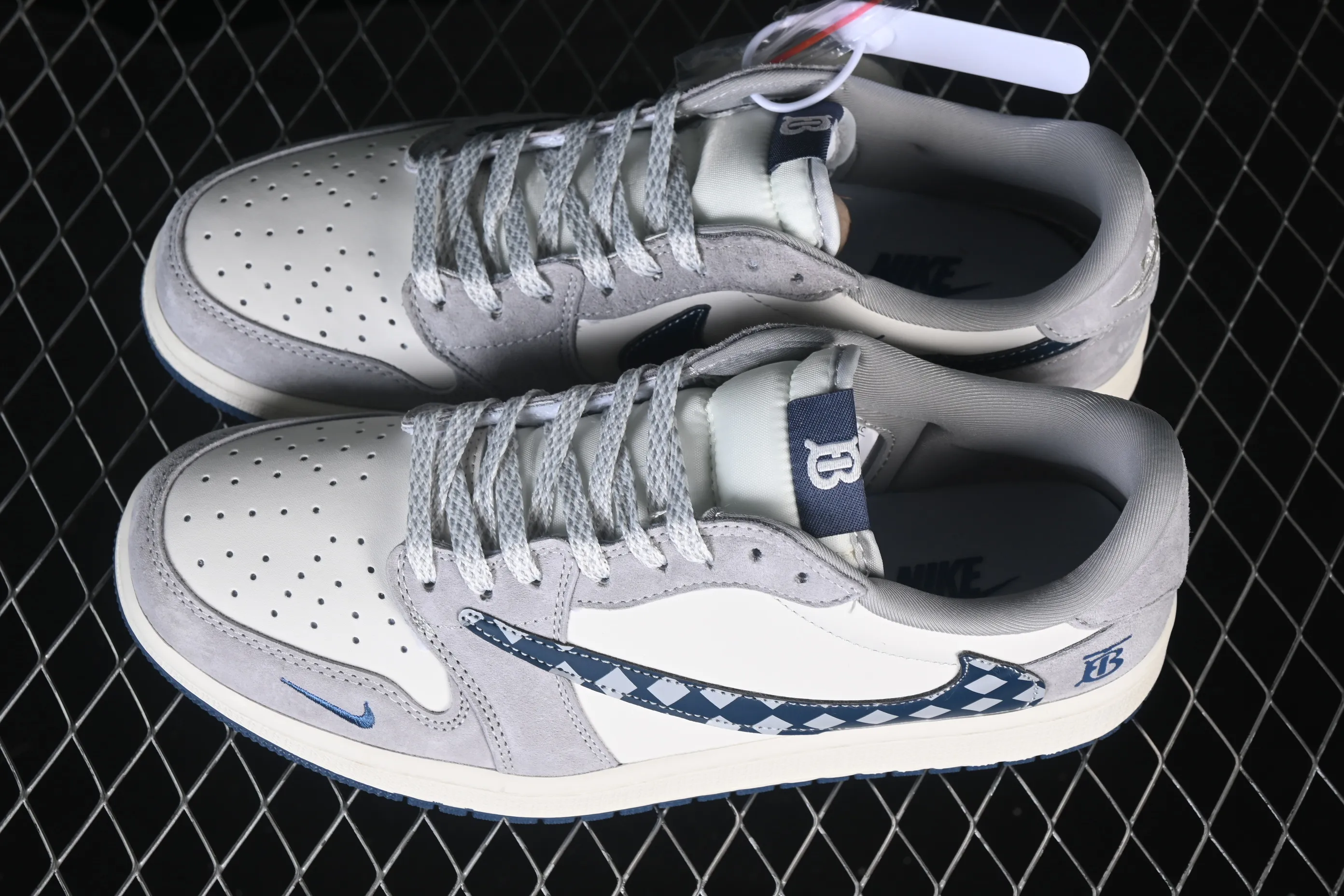 All categories Air Jordan Jordan series basketball shoes Air Jordan 1 Low High-end customized low-top sneakers Air Jordan 1 Low AJ1 Joe 1 checkerboard pattern High-end customized low-top retro basketball shoes LD2028-076